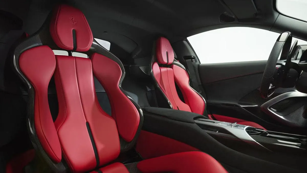 Išslaptintas „Ferrari 812 Superfast“ įpėdinis: „12 Cilindri”