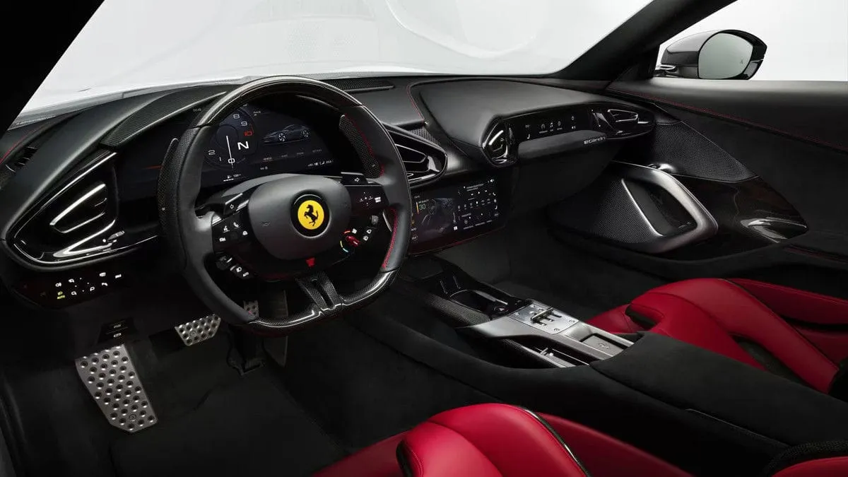 Išslaptintas „Ferrari 812 Superfast“ įpėdinis: „12 Cilindri”