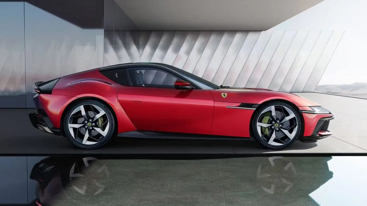 Išslaptintas „Ferrari 812 Superfast“ įpėdinis: „12 Cilindri”