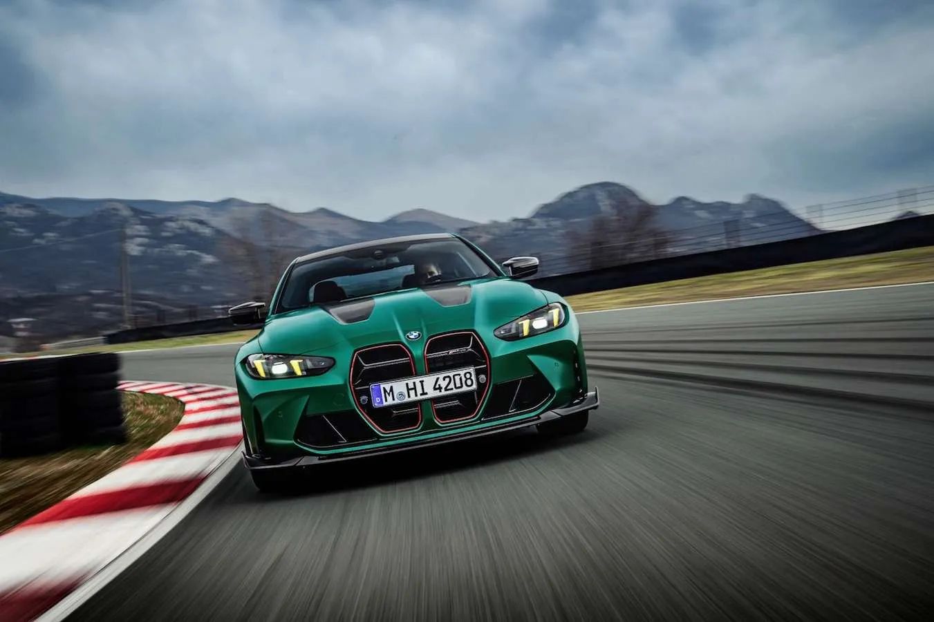 BMW pristatė sportišką „M4 CS“ modelį: iki 100 km/val. – per 3,4 sek.