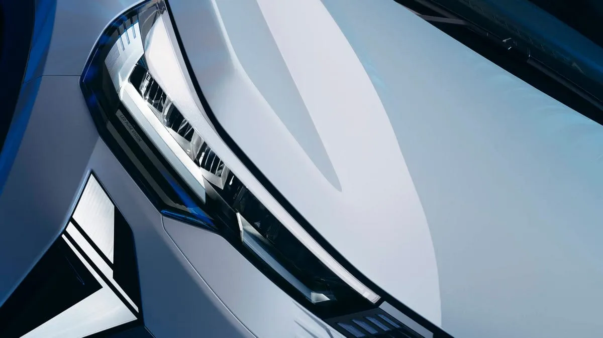 „Renault“ plečia šeimos visureigių asortimentą – pristato hibridinį modelį „Symbioz“