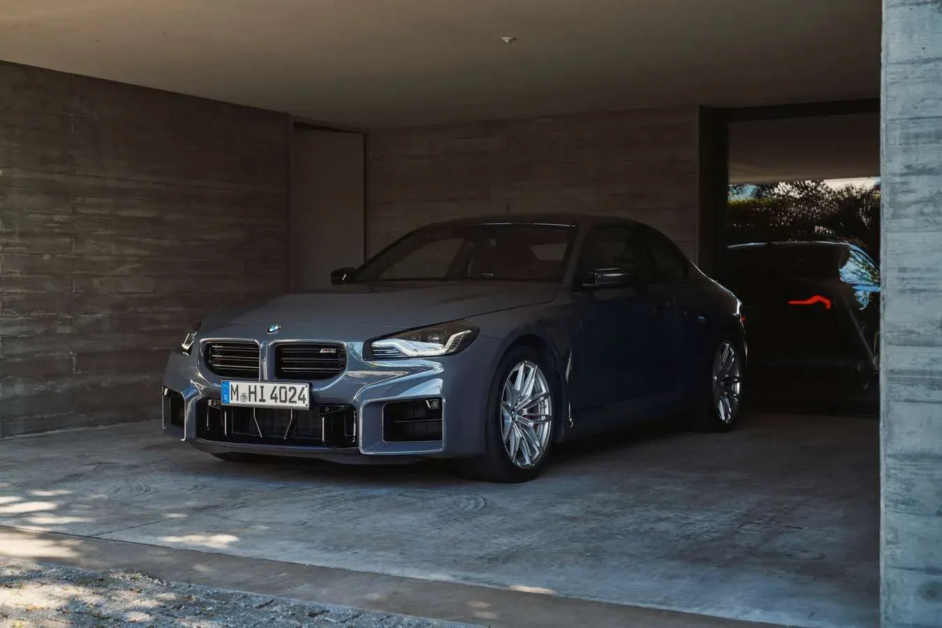 BMW atnaujino sportiškąjį „M2“ modelį – variklio galia sieks 480 AG