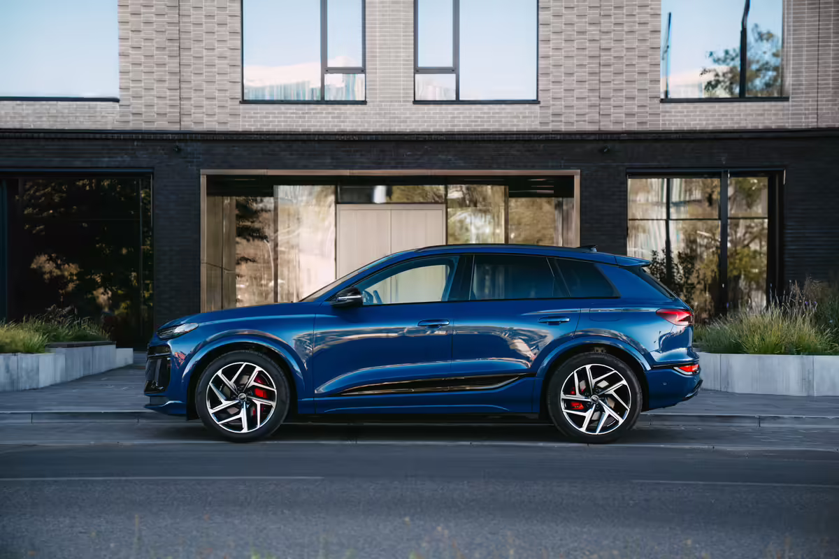 Naujasis „Audi Q6 e-tron“ – jau Lietuvoje: modelis, brėžiantis ateities e. mobilumo kryptį