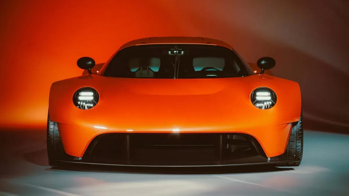 „Oilstainlab HF-11″: lengvas superautomobilis su keičiama transmisija