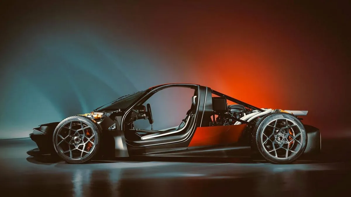 „Oilstainlab HF-11″: lengvas superautomobilis su keičiama transmisija