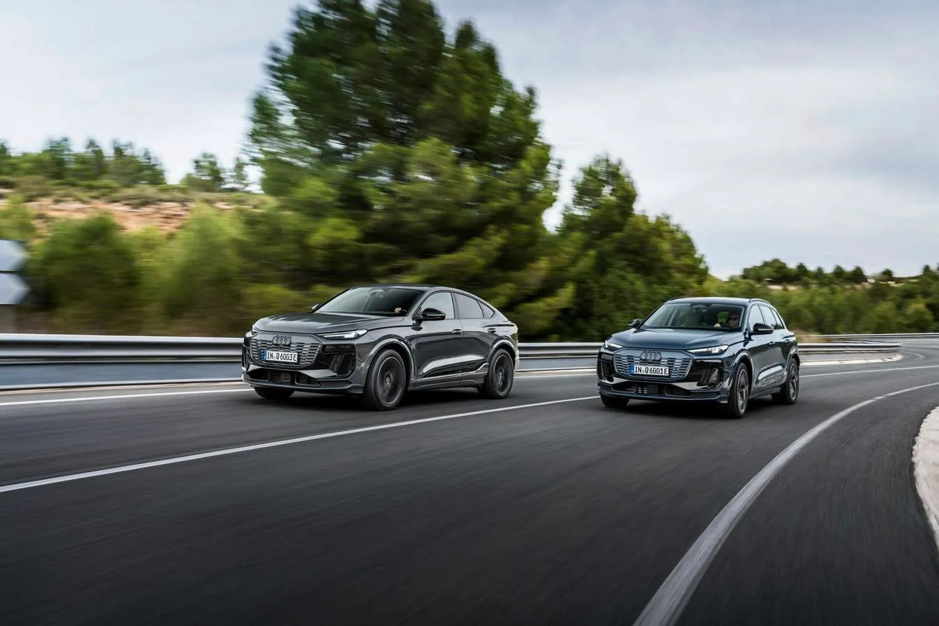 Įspūdingas dizainas ir ilgiausias nuvažiuojamas atstumas modelių šeimoje: naujasis „Audi Q6 Sportback e-tron“