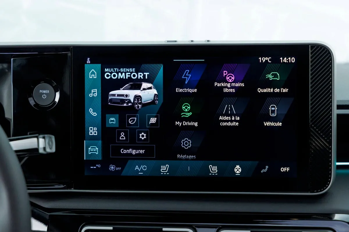 Paryžiaus automobilių parodoje – universaliojo elektrinio „Renault 4 E-Tech“ premjera