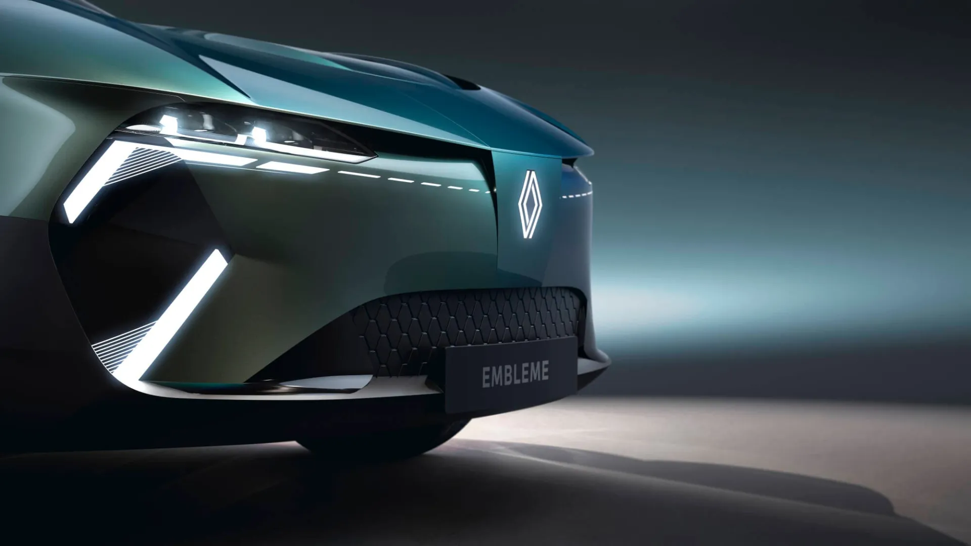 90 proc. tvaresnė „Renault Emblème“ koncepcija verčia naują lapą automobilių istorijoje