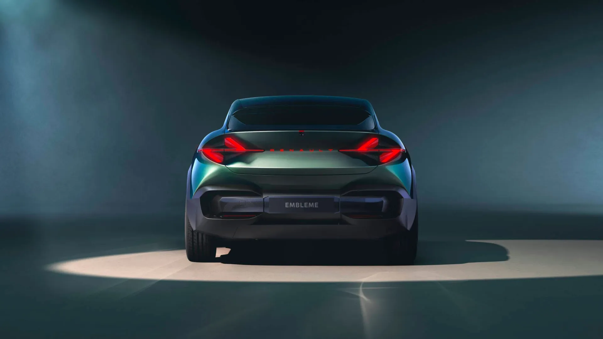 90 proc. tvaresnė „Renault Emblème“ koncepcija verčia naują lapą automobilių istorijoje