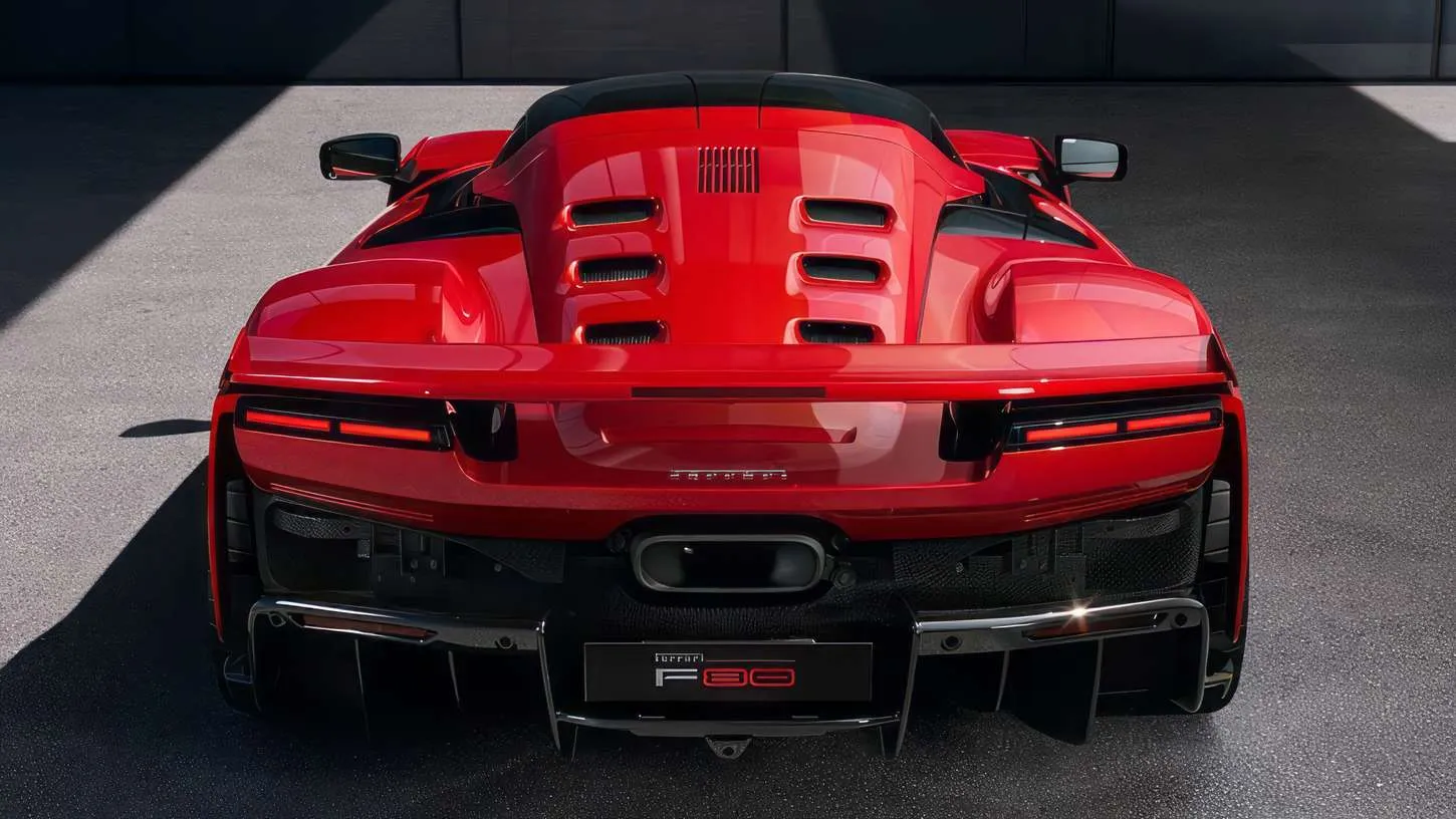 „Ferrari F80“: naujas hibridinis flagmanas už 3,6 mln. eurų