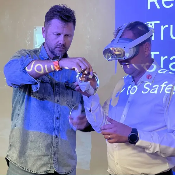 Virtuali realybė vilkikų vairuotojams: KTU mokslininkų ir partnerių kuriamas VR įrankis padės įvaldyti stresines situacijas kelyje