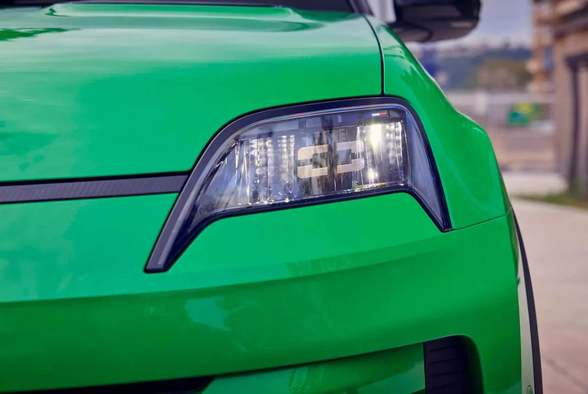 Popkultūros ikona atkeliauja į Baltijos šalis: Lietuvoje jau galima užsisakyti „Renault 5 E-Tech electric“