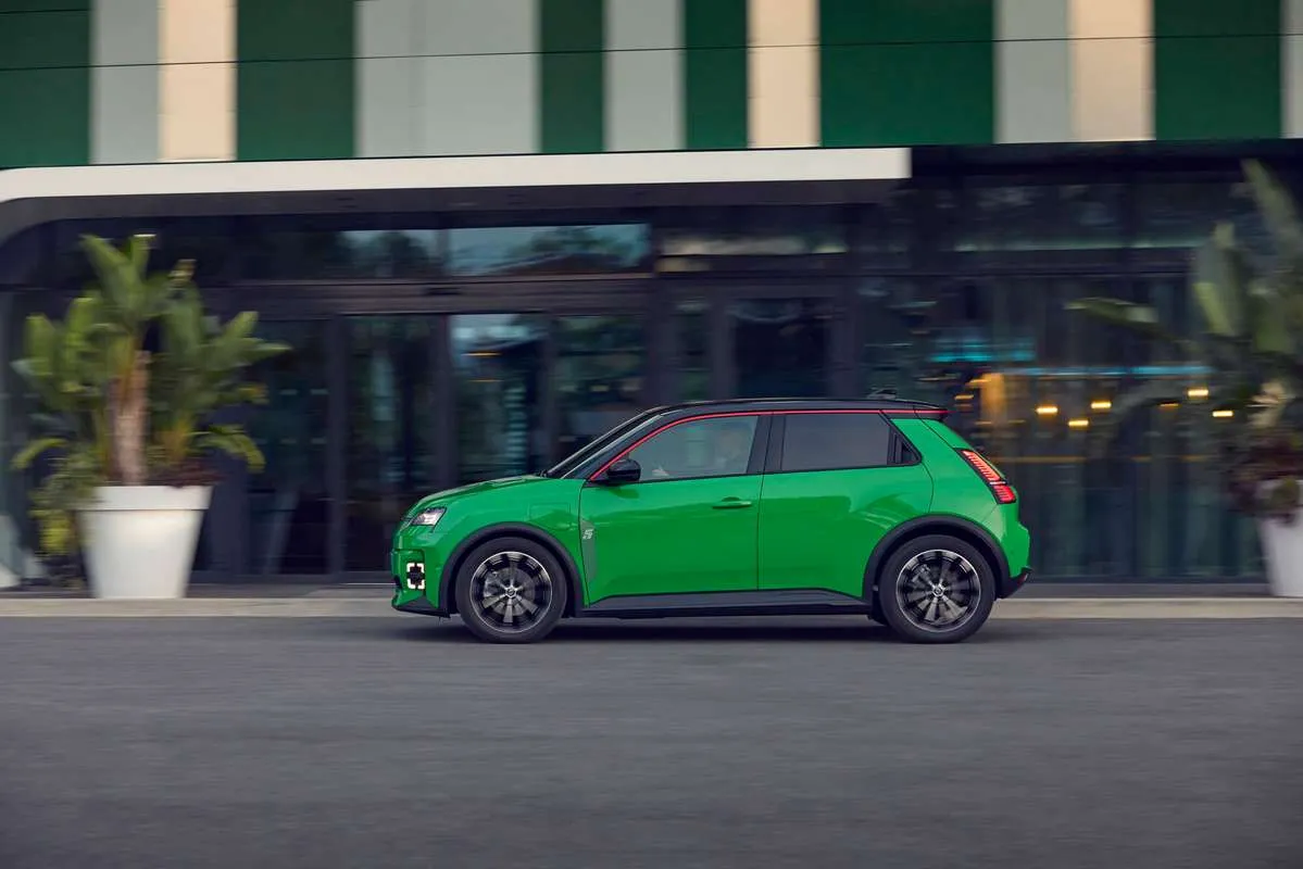 Popkultūros ikona atkeliauja į Baltijos šalis: Lietuvoje jau galima užsisakyti „Renault 5 E-Tech electric“