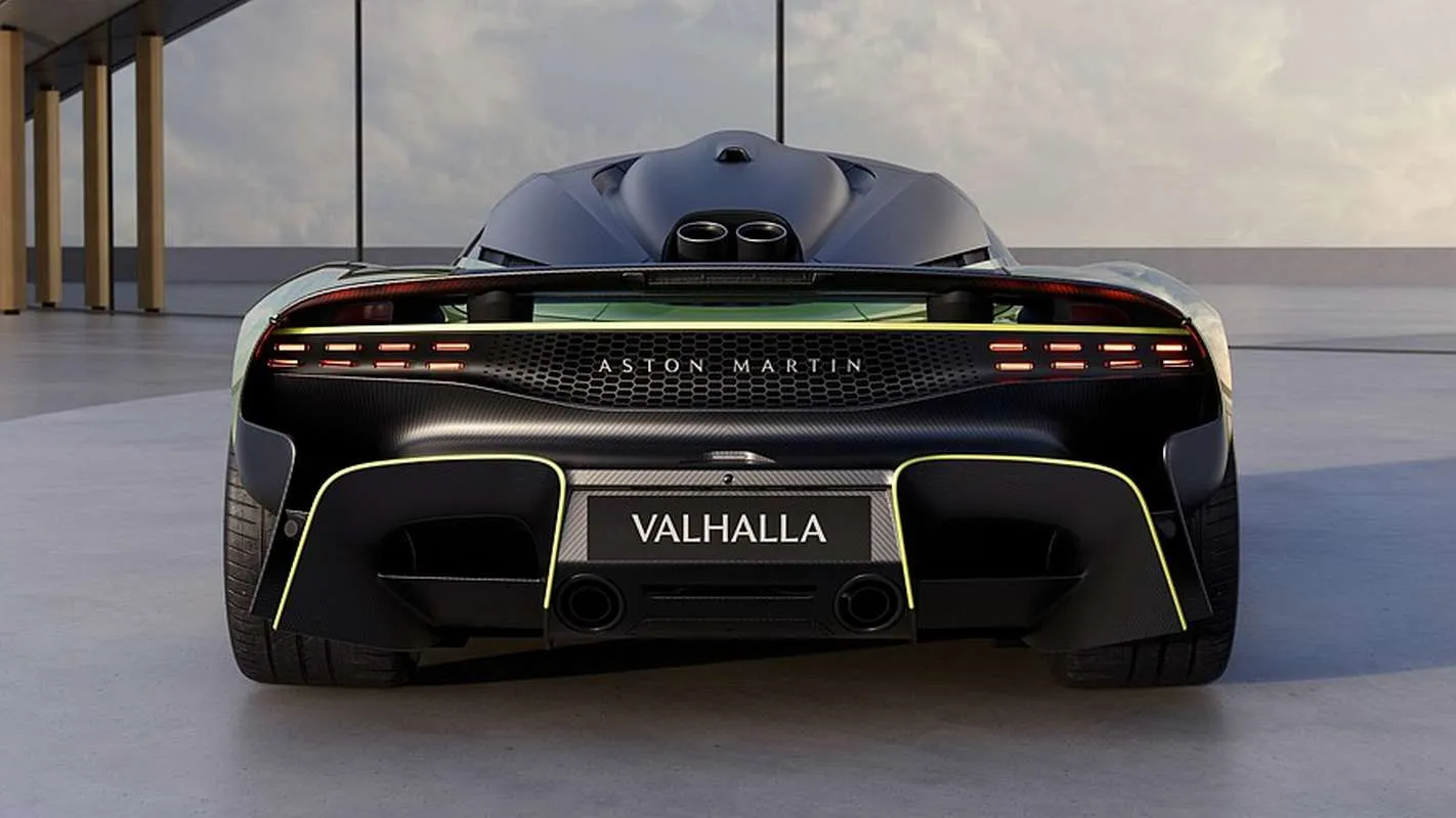 „Aston Martin Valhalla”: PHEV jėgainė su V8 ir pirmas šimtukas per 2,5 s.