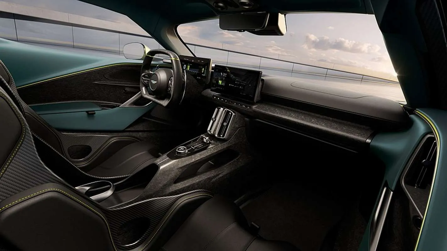 „Aston Martin Valhalla”: PHEV jėgainė su V8 ir pirmas šimtukas per 2,5 s.