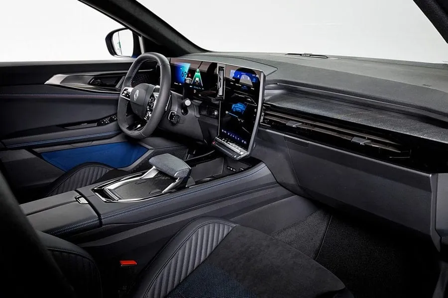 „Renault Rafale E-Tech 4×4 300 HP”- ryškus visomis prasmėmis