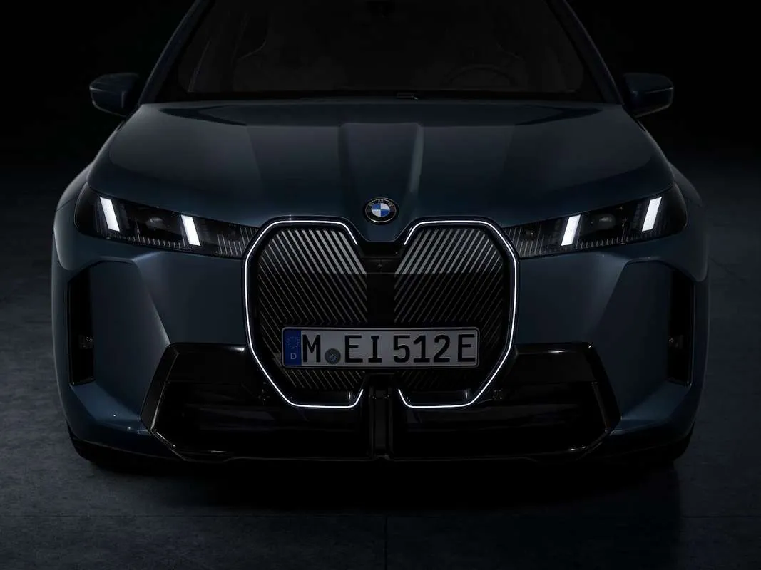 Atnaujintas „BMW iX“ modelis viena įkrova įveiks 701 km