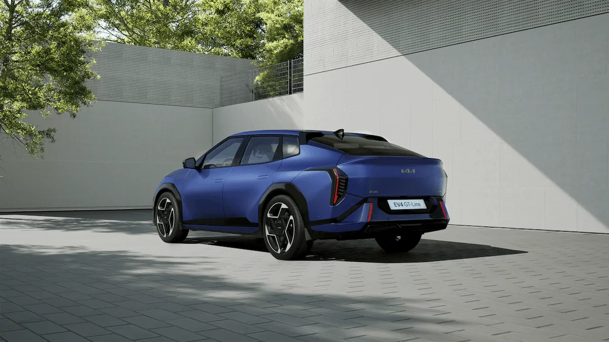 Prieš pasaulinę premjerą atskleista inovatyvi elektromobilio „Kia EV4“ išorė