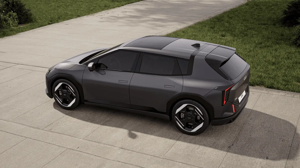 Prieš pasaulinę premjerą atskleista inovatyvi elektromobilio „Kia EV4“ išorė