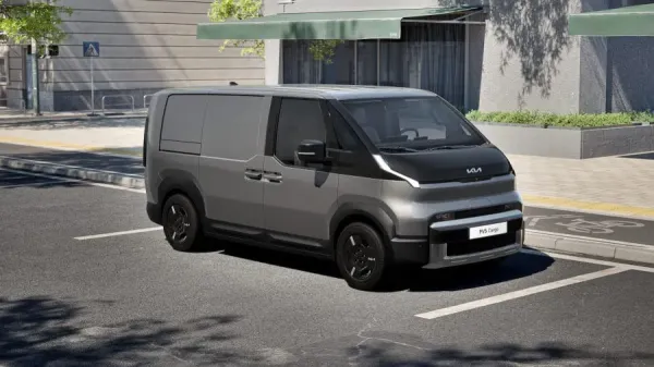 Prieš pasaulinę premjerą „Kia“ atskleidė naujojo PV5 modelio išvaizdą