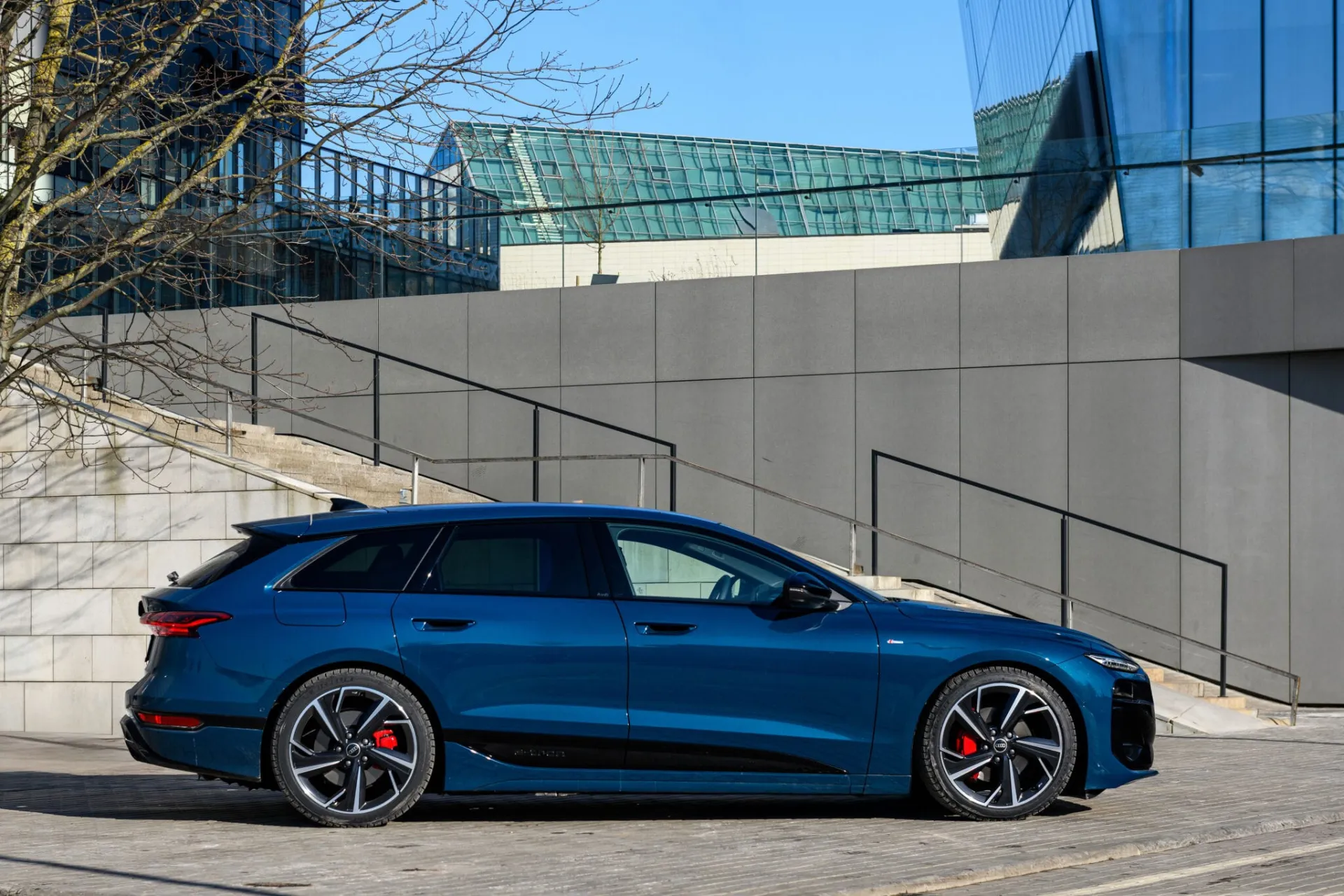 Elegantiškas ir universalus: naujasis „Audi A6 e-tron“ – jau Lietuvoje