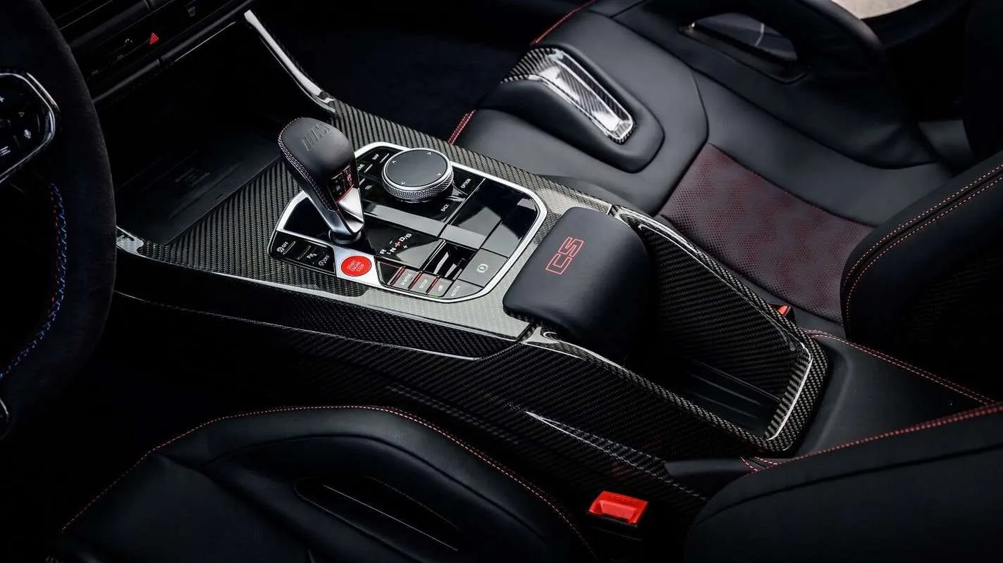 Galingas ir lengvas: pristatytas dinamiškas universalas „BMW M3 CS Touring“