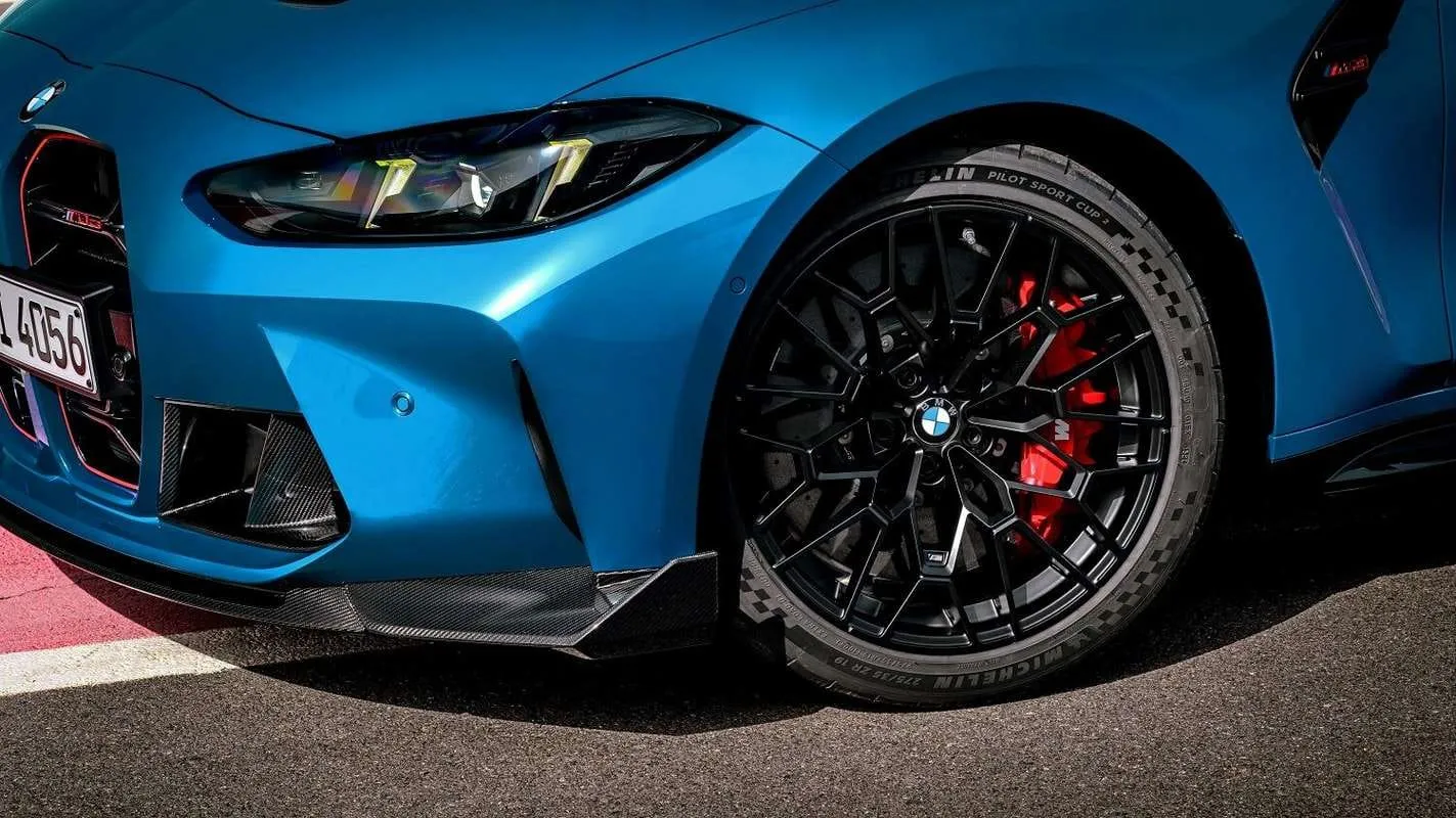 Galingas ir lengvas: pristatytas dinamiškas universalas „BMW M3 CS Touring“