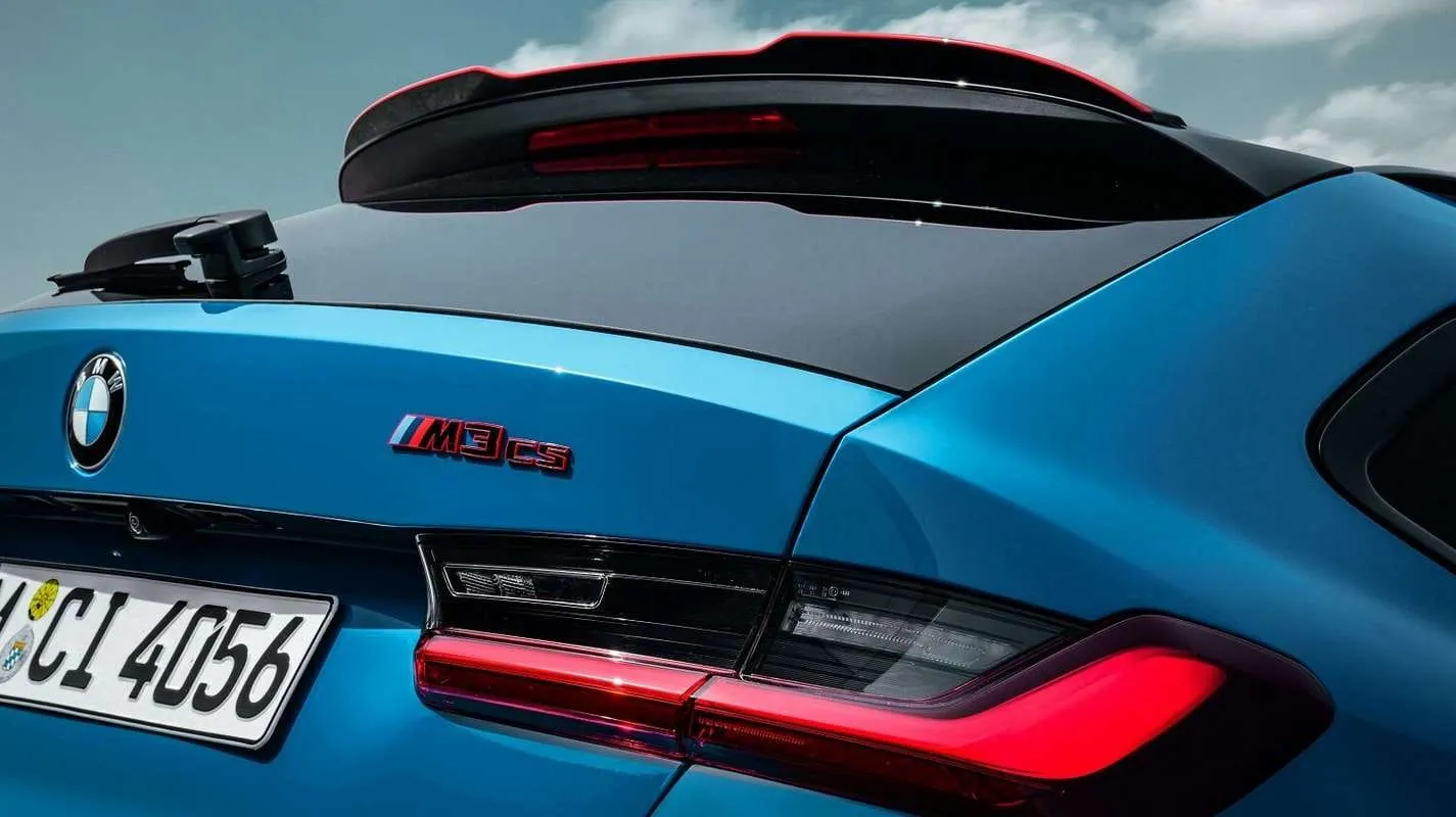 Galingas ir lengvas: pristatytas dinamiškas universalas „BMW M3 CS Touring“