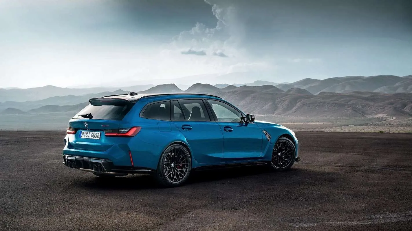 Galingas ir lengvas: pristatytas dinamiškas universalas „BMW M3 CS Touring“