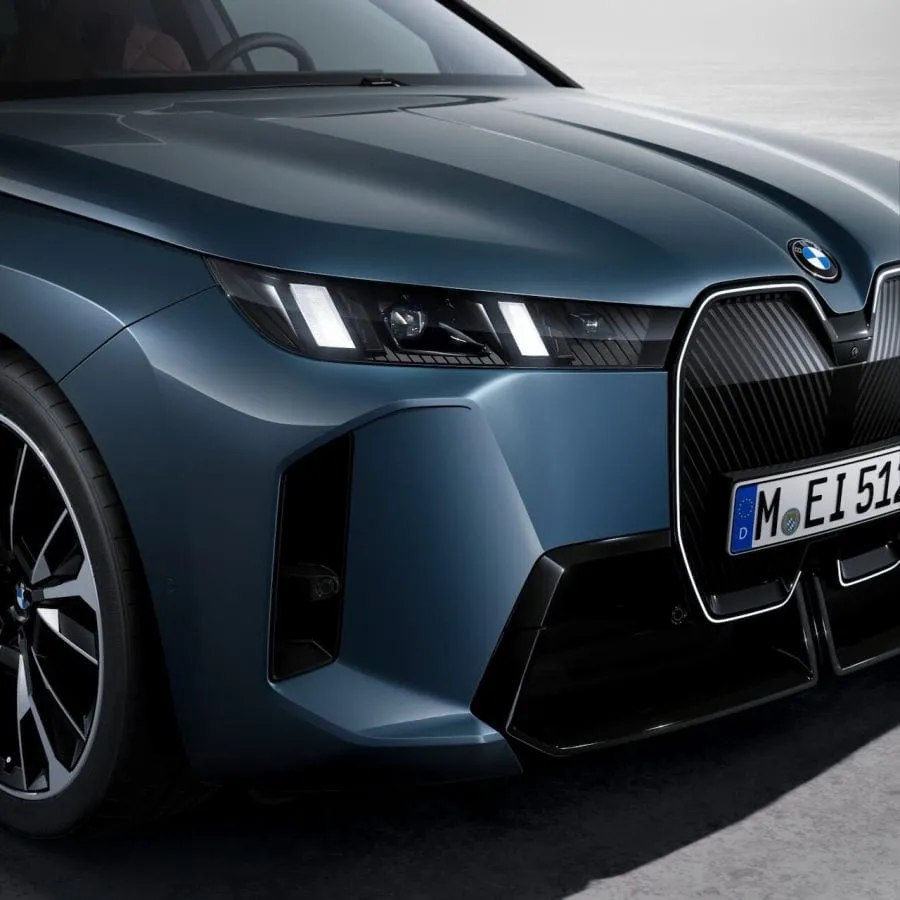 Atnaujintas „BMW iX“ modelis viena įkrova įveiks 701 km