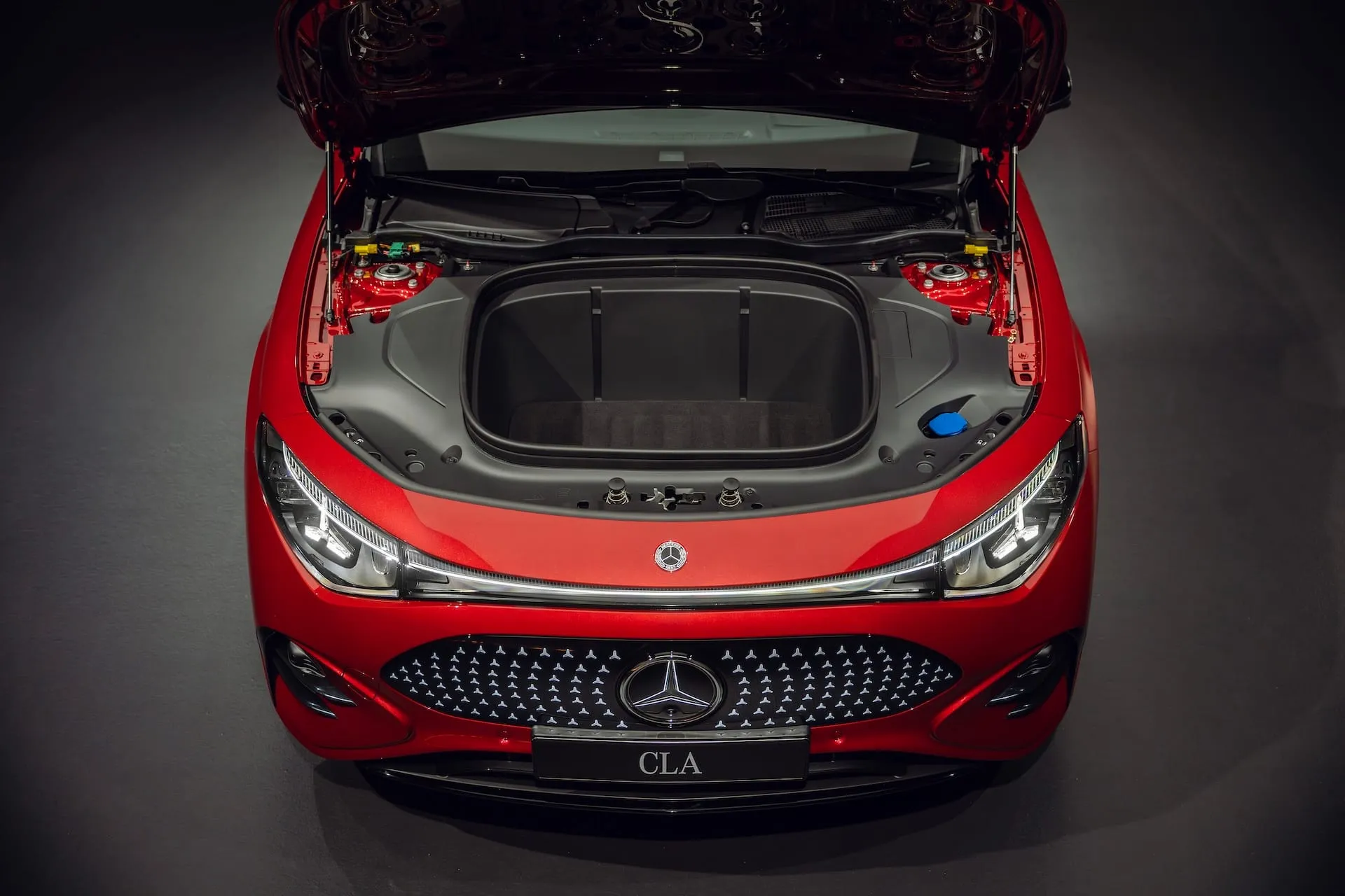 Pristatytas naujasis „Mercedes-Benz CLA“ elektromobilis: pasižymės iki 792 km nuvažiuojamu atstumu