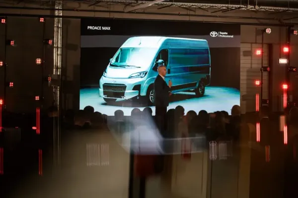 „Tokvila” atidarė pirmąjį Lietuvoje „Toyota“ komercinio transporto saloną