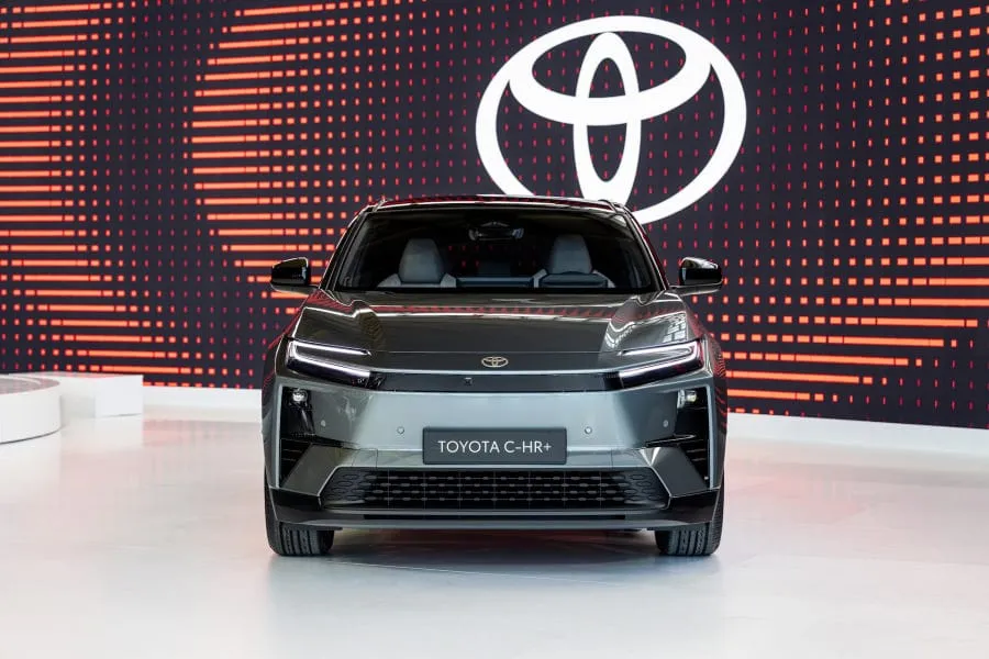 Debiutuoja vien elektra varomas „Toyota C-HR+“