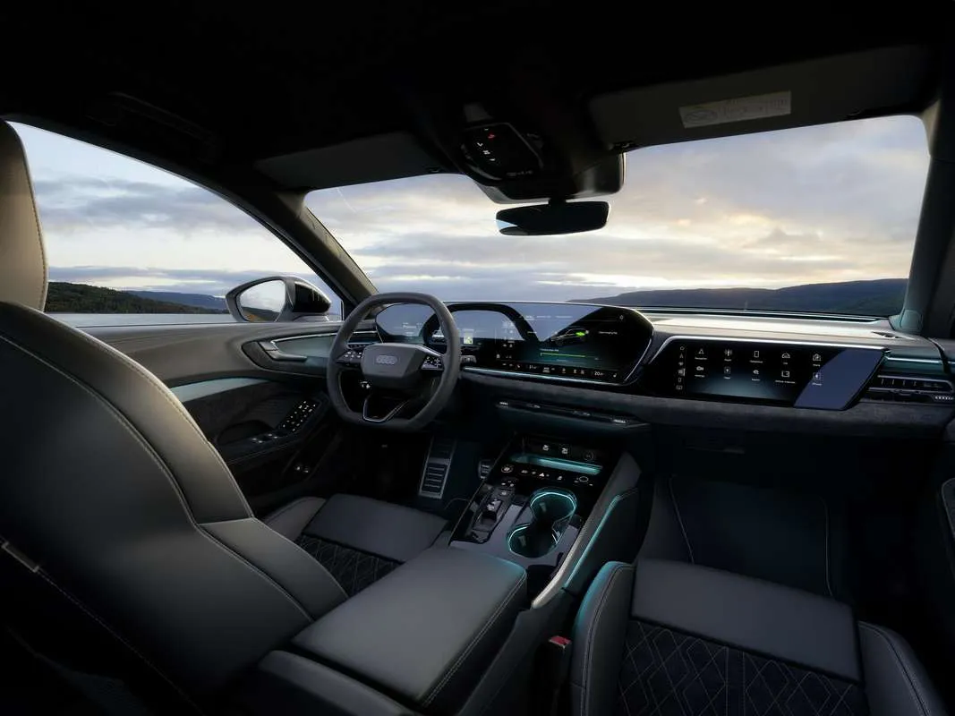 „Audi“ pristato naująjį „A5 e-hybrid“: įkraunamas hibridas su įspūdingu elektra nuvažiuojamu nuotoliu
