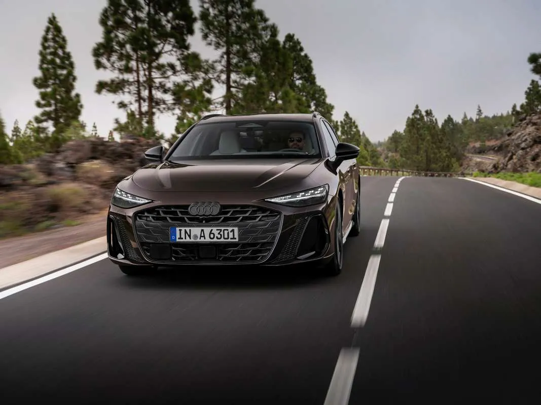 Aukščiausia klasė: pasaulinė naujojo „Audi A6“ su vidaus degimo varikliu premjera