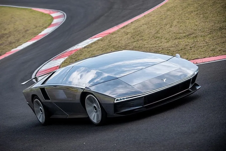„Giugiaro“ superautomobilis ‚Peralta S‘ – duoklė septintojo dešimtmečio ‚Maserati Boomerang‘ koncepciniam automobiliui