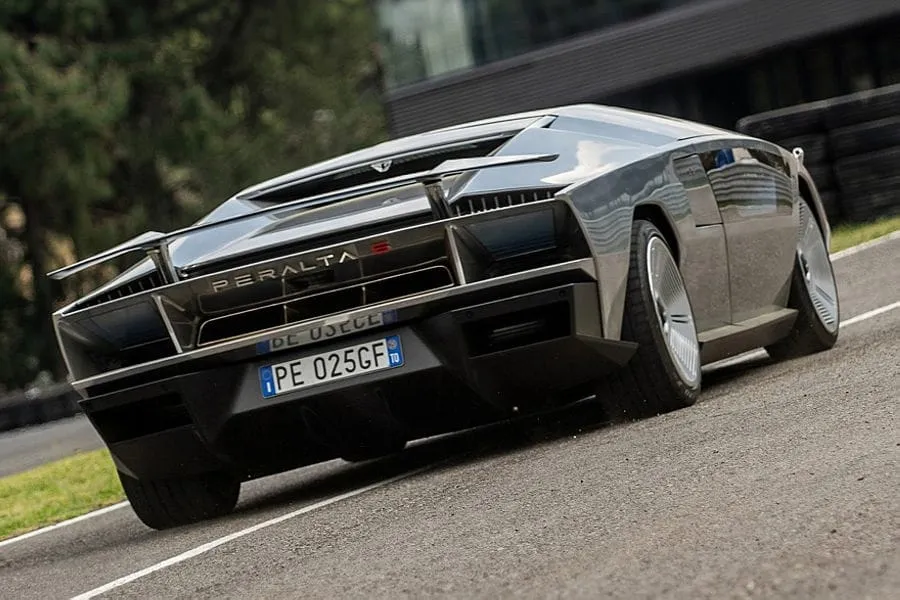 „Giugiaro“ superautomobilis ‚Peralta S‘ – duoklė septintojo dešimtmečio ‚Maserati Boomerang‘ koncepciniam automobiliui