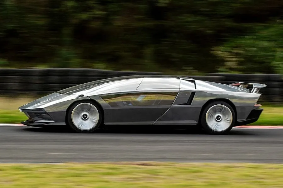 „Giugiaro“ superautomobilis ‚Peralta S‘ – duoklė septintojo dešimtmečio ‚Maserati Boomerang‘ koncepciniam automobiliui