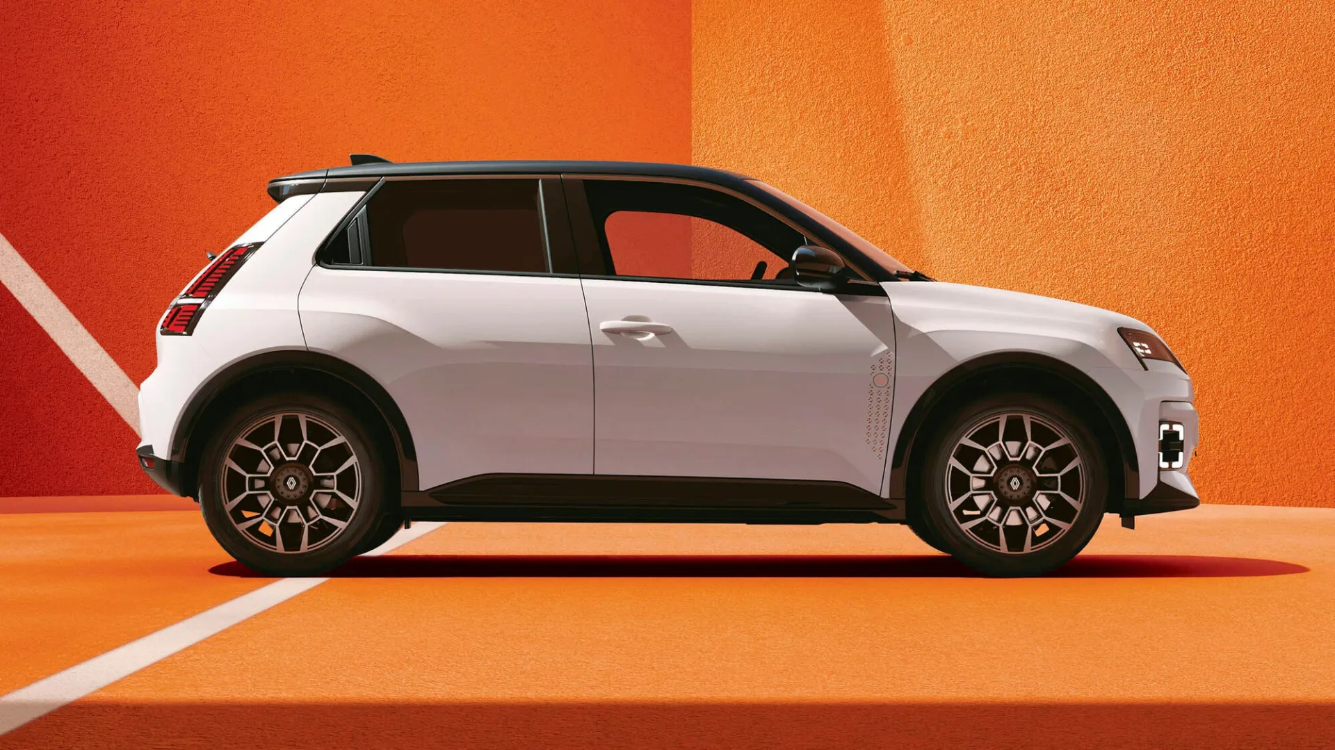 Unikali galimybė lietuviams: pradedami išskirtinio „Renault 5 E-Tech electric Roland-Garros“ užsakymai