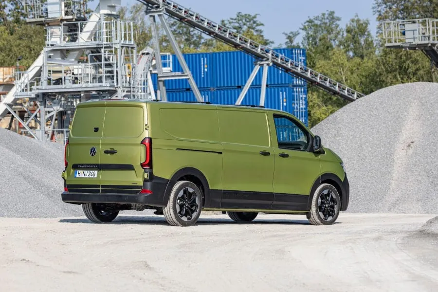 Ilgai lauktas pasirodymas – naujieji „Volkswagen Transporter“ ir „Caravelle“ jau Lietuvoje