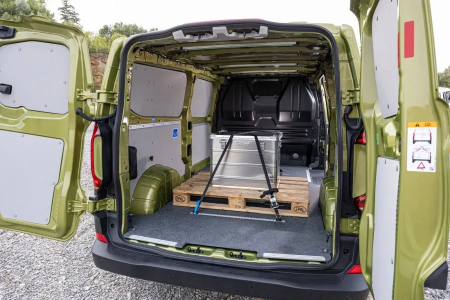 Ilgai lauktas pasirodymas – naujieji „Volkswagen Transporter“ ir „Caravelle“ jau Lietuvoje