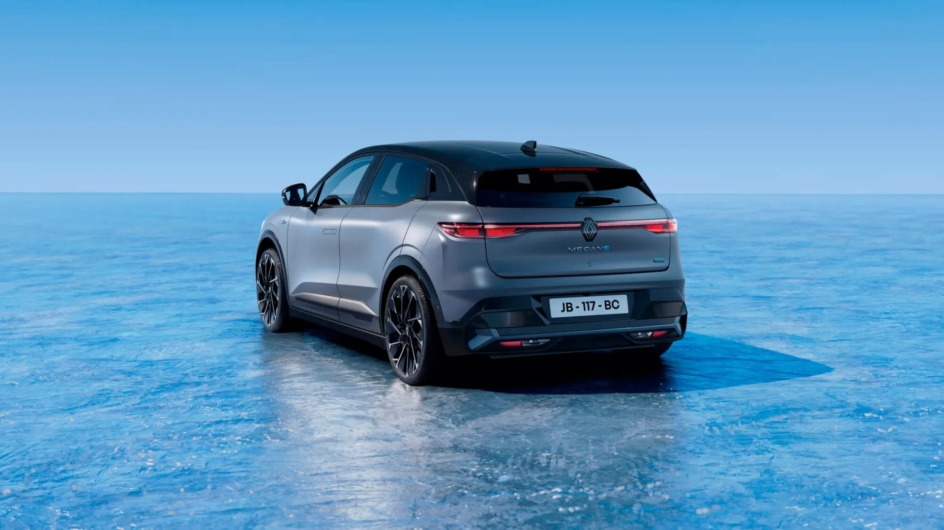 „Renault Megane E-Tech Electric“ nuo šiol siūlomas su dar daugiau technologijų, stiliaus ir universalumo