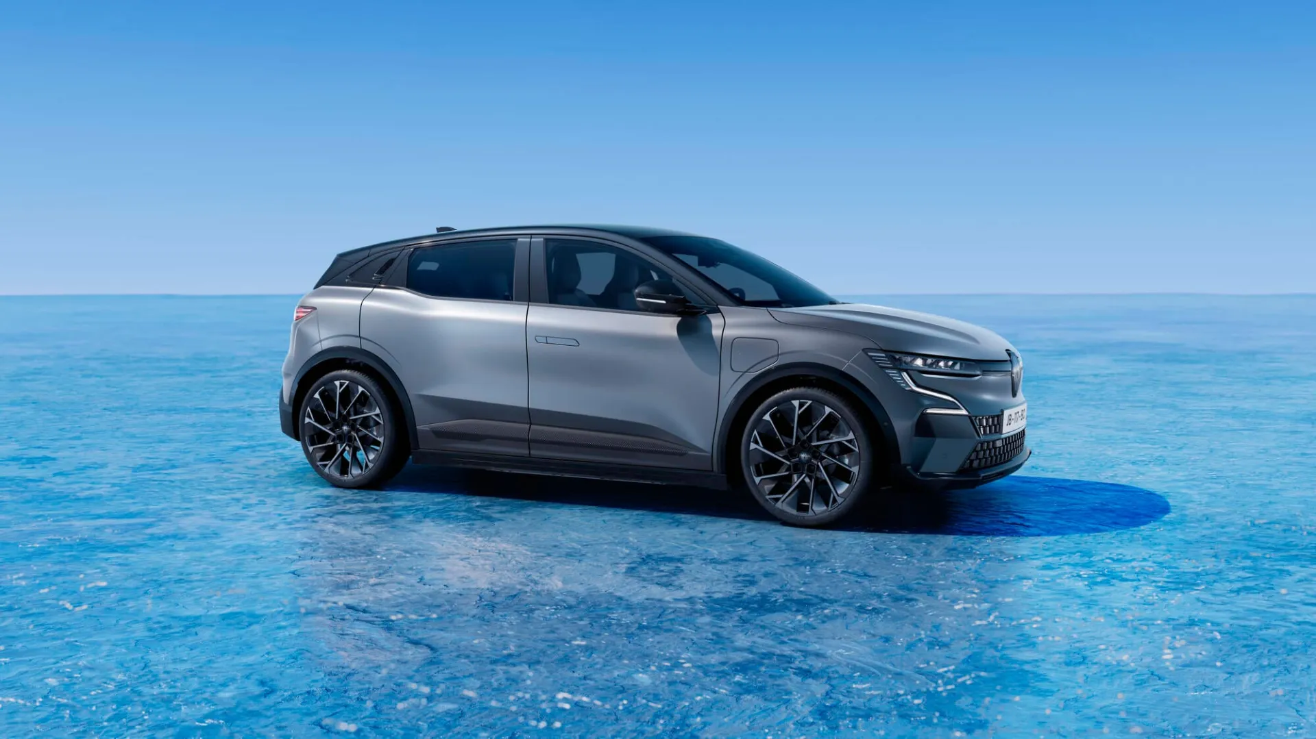 „Renault Megane E-Tech Electric“ nuo šiol siūlomas su dar daugiau technologijų, stiliaus ir universalumo