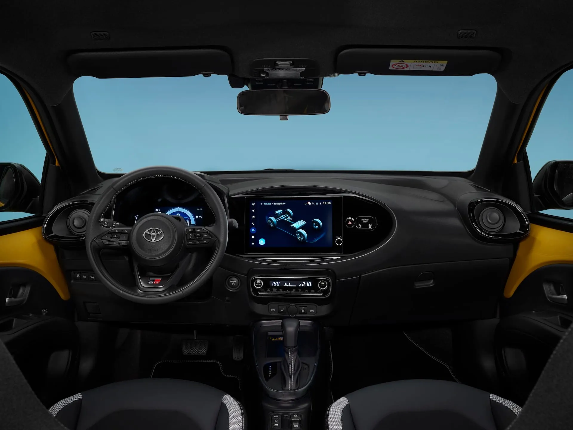 „Toyota“ Lietuvoje pristato naująjį „Aygo X Hybrid“