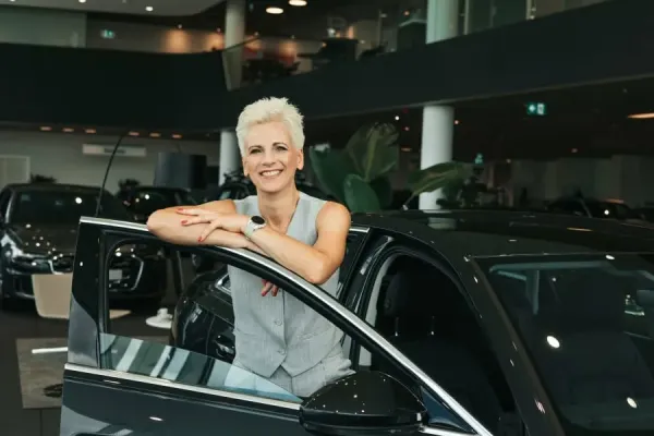 Lietuvoje toliau auga hibridinių automobilių populiarumas: atsakė, kodėl pirkėjai renkasi juos, o ne elektromobilius