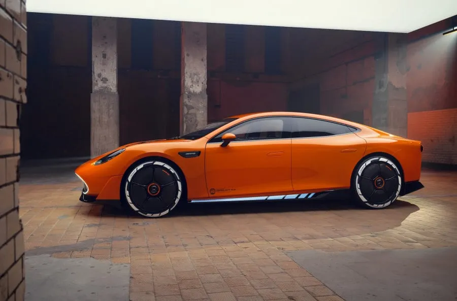„Mercedes-AMG“ triukšmingoje šventėje pristatė įspūdingų parametrų koncepcinį „AMG GT XX“
