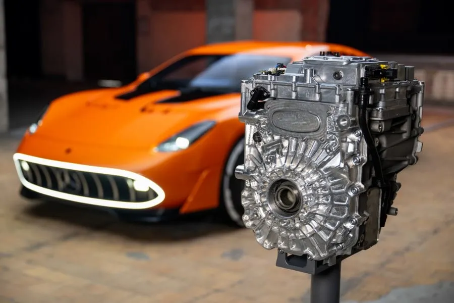 „Mercedes-AMG“ triukšmingoje šventėje pristatė įspūdingų parametrų koncepcinį „AMG GT XX“