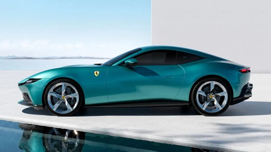 „Ferrari Amalfi“ keičia „Roma“