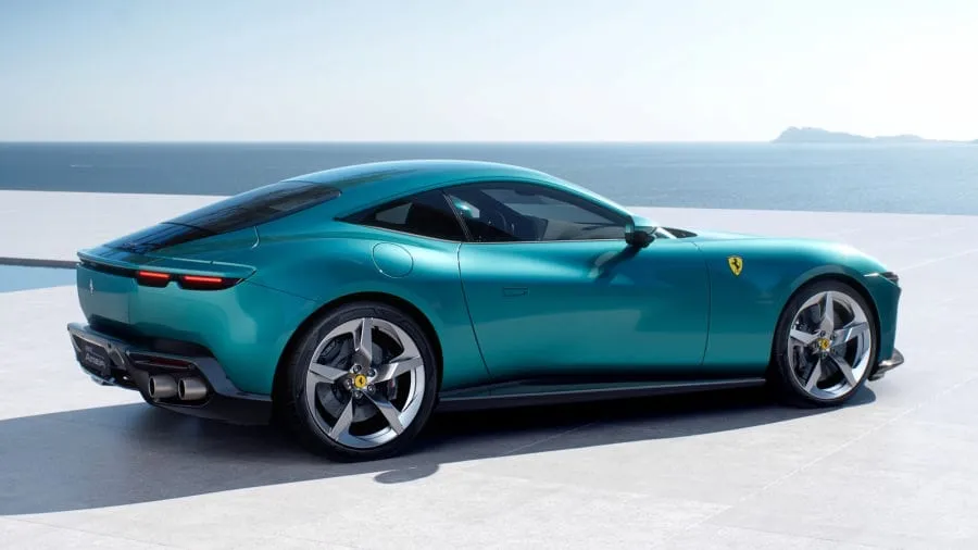 „Ferrari Amalfi“ keičia „Roma“