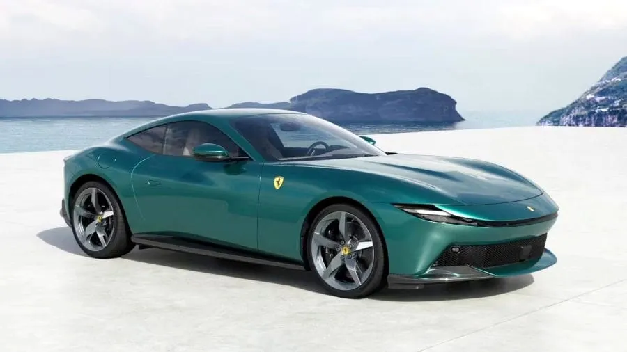 „Ferrari Amalfi“ keičia „Roma“